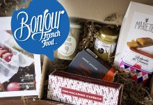 Bonjour French Food est bien remplie en décembre : sardines à l'huile de homard, mini macarons, crème d'artichauts, moutarde de Champagne, chocolat noir, et pain d'épices.