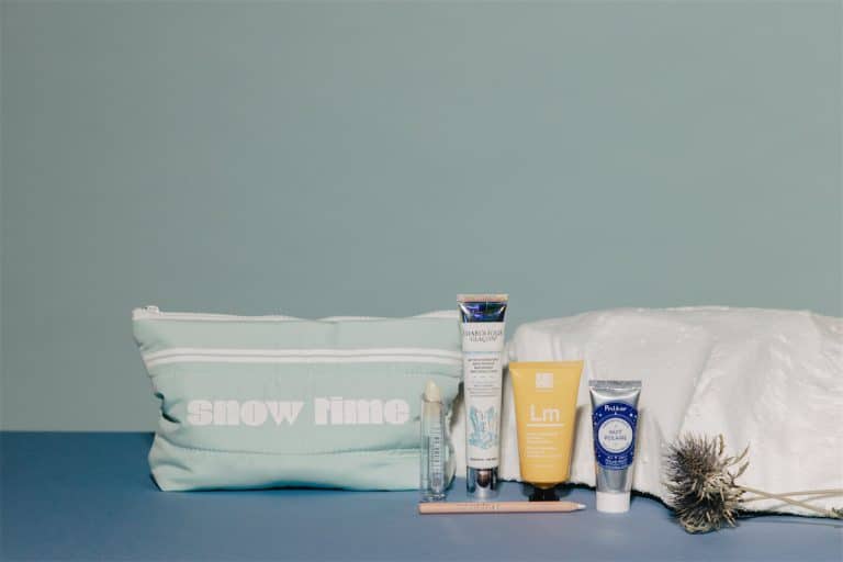 Présentation des produits de beauté dans la Box Glowria