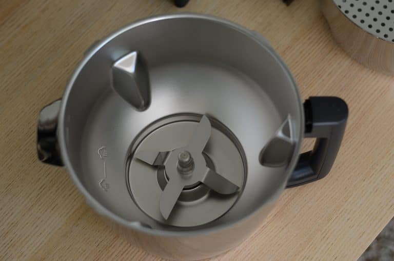 La cuve en métal du magimix cook expert