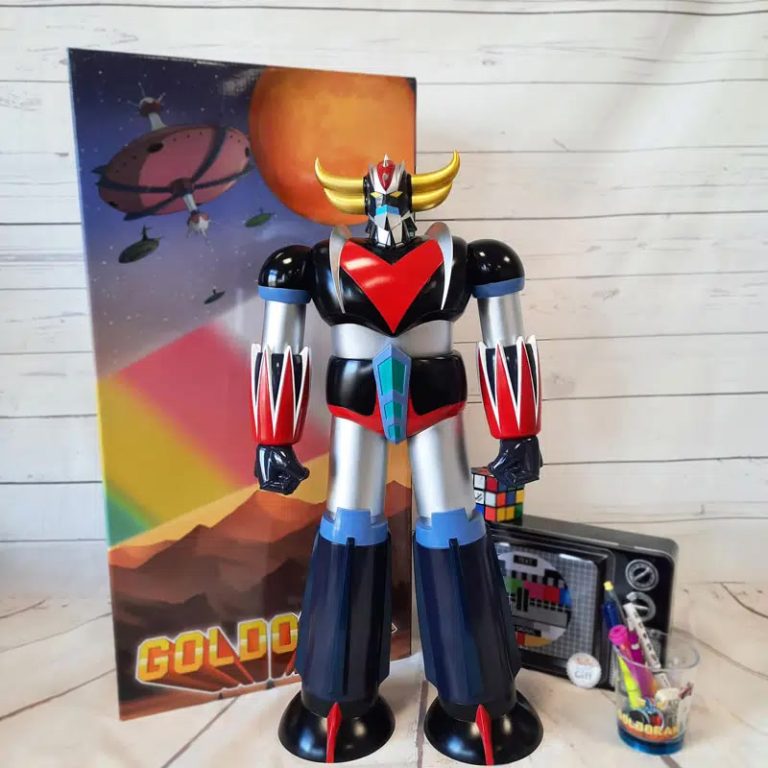 Une figurine géante de Goldorak