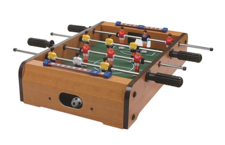 Un mini baby-foot, un cadeau geek divertissant