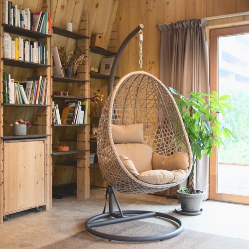Un fauteuil double suspendu, le cadeau de couple cocooning