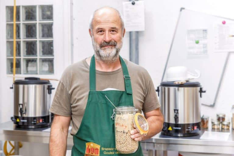 Un atelier d’artisanat Wecandoo comme cadeau pour un papa manuel