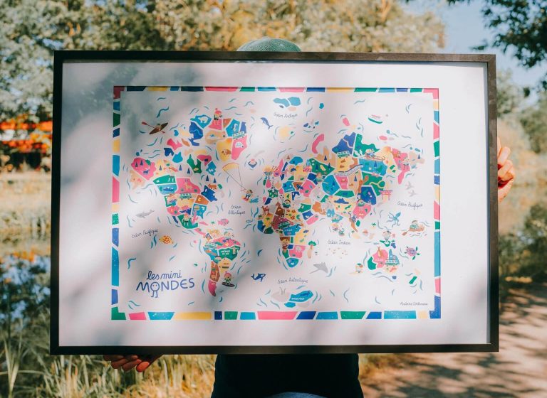 Une carte du monde colorée pour éveiller la curiosité
