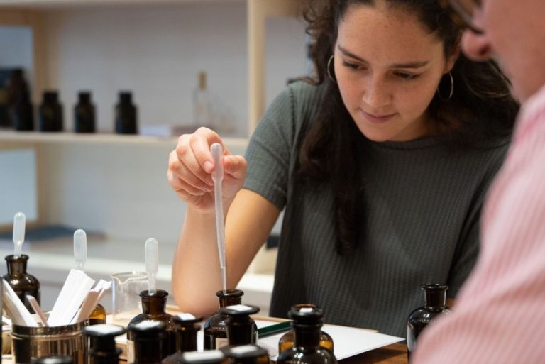 Un atelier pour créer son propre parfum