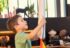 Enfant réalisant une activité Pandacraft