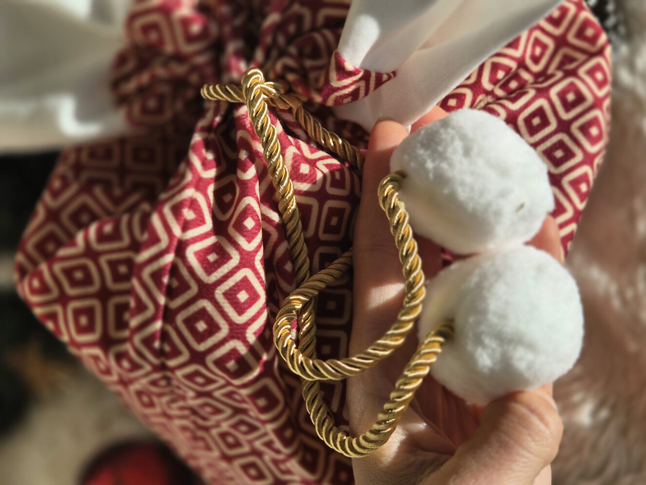 Pompons blancs de la Merveilleuse Hotte de Noël Prescription Lab