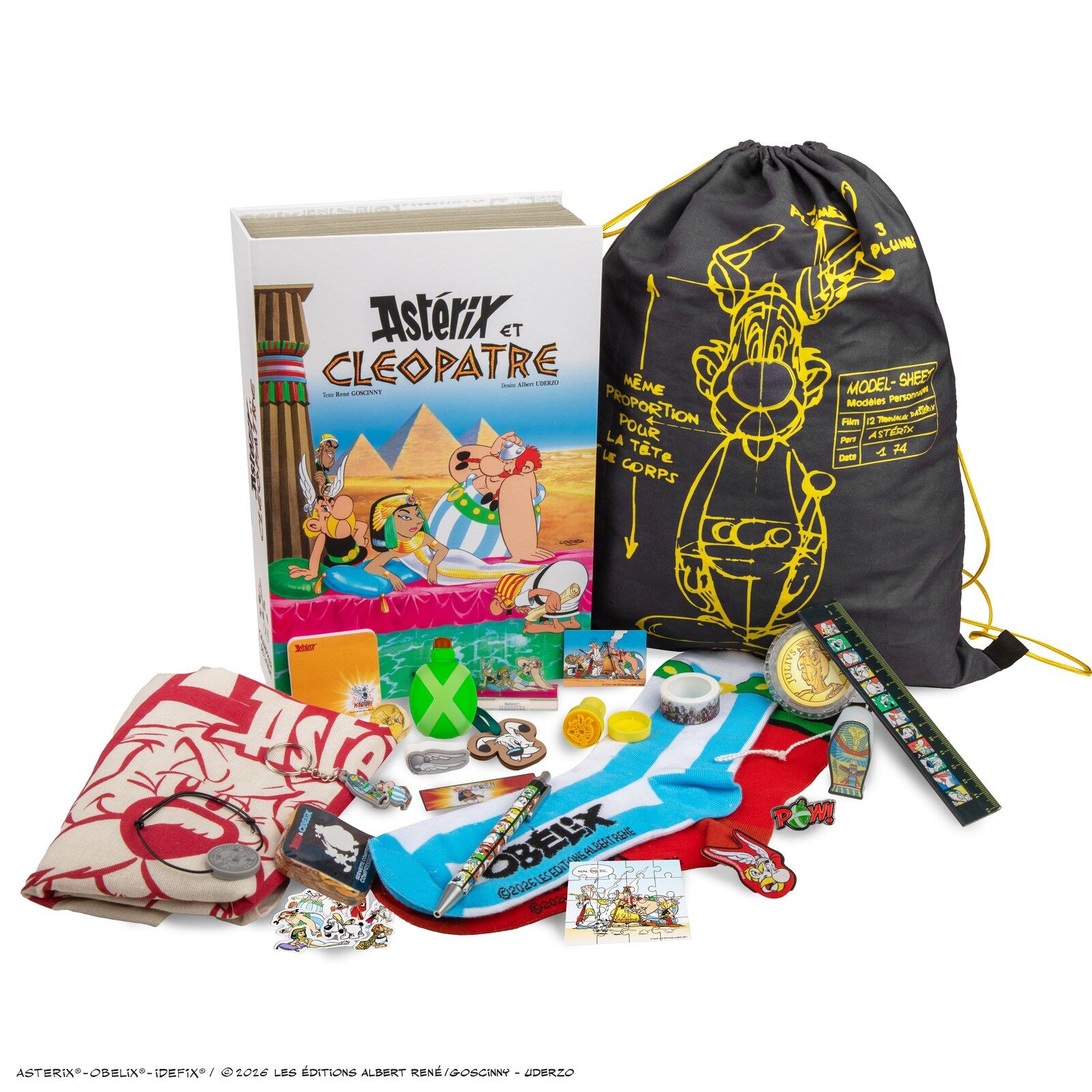 L’ensemble des cadeaux du calendrier de l’Avent Astérix & Cléopâtre posés devant le coffret