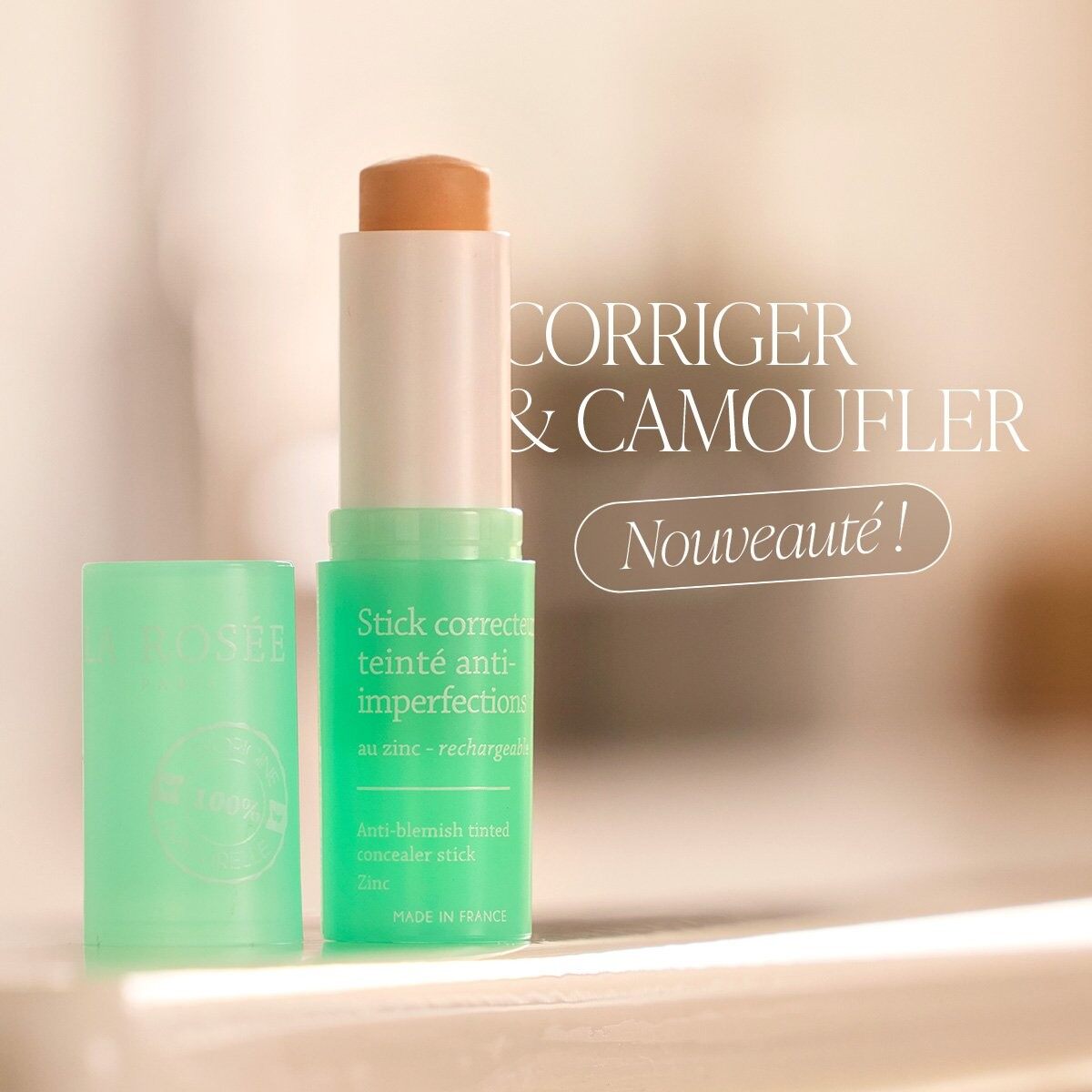 Stick correcteur teinté rechargeable La Rosée, ouvert, avec la mention Corriger et camoufler