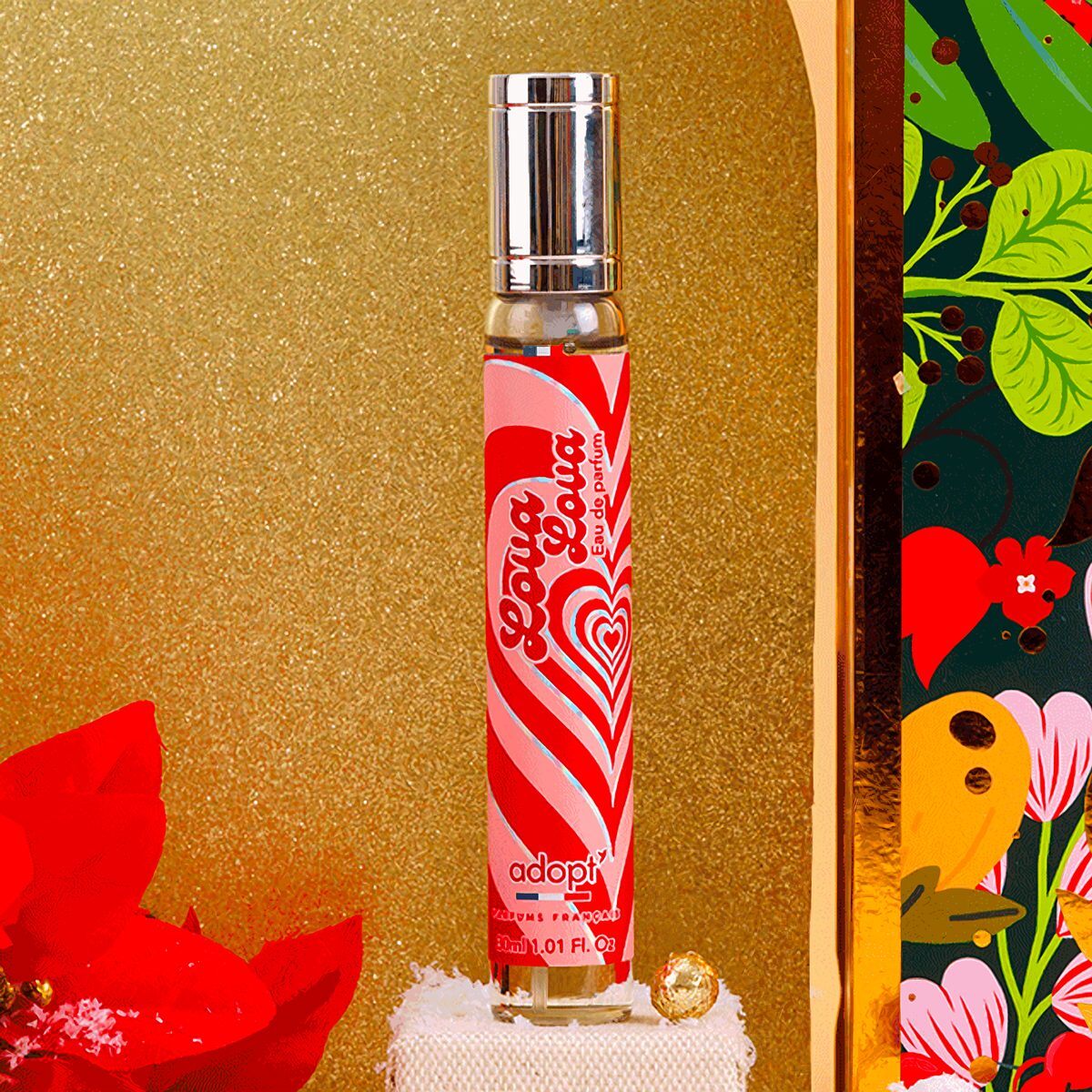 L’eau de parfum Lova Lova d’Adopt en flacon de 30 ml, incluse dans le calendrier de l’Avent Biotyfull Box 2026