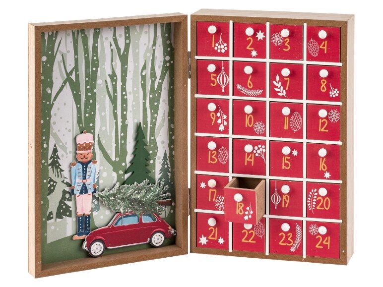Calendrier de l’Avent en bois LIVARNO HOME de Lidl, avec ses 24 tiroirs rouges