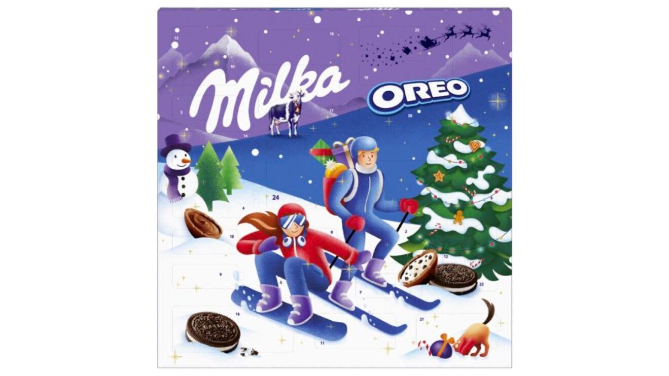 Boîte du calendrier de l’Avent Milka x Oreo, avec deux skieurs, un sapin, la vache Milka et des biscuits Oreo dans un décor enneigé