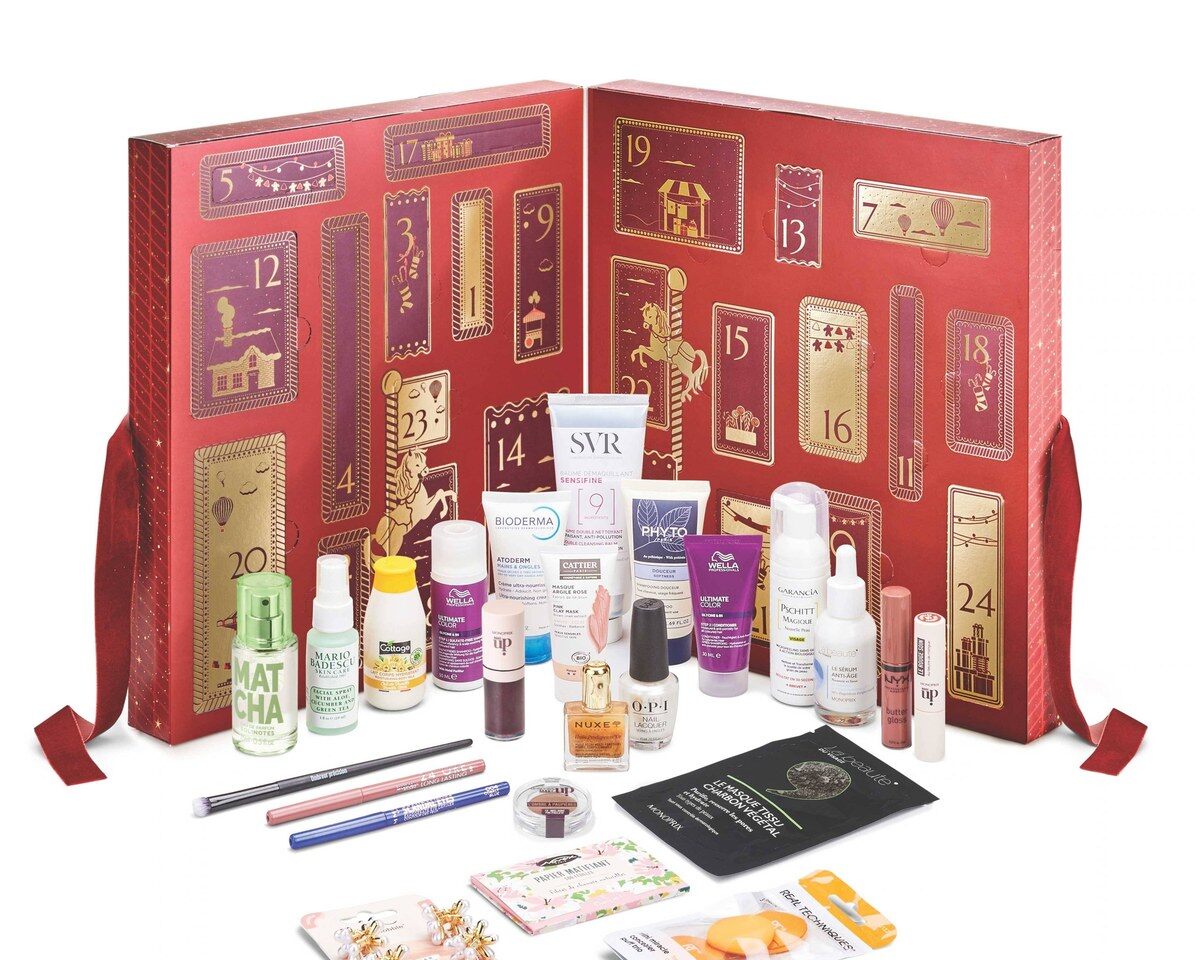 Calendrier de l’Avent beauté Monoprix 2026 ouvert, avec ses 24 cases et les produits disposés devant