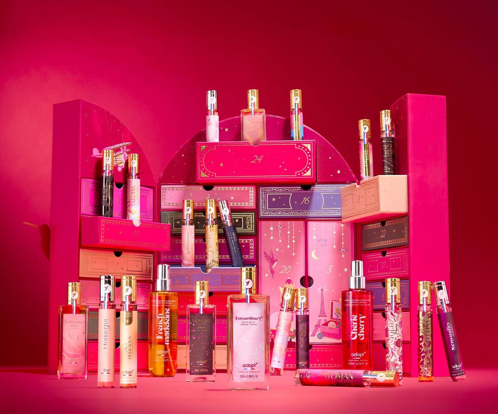 Le calendrier de l’Avent Adopt Flânerie dans la Galerie Dorée 2026, coffret rose et doré à tiroirs numérotés, avec des flacons de parfum de différentes tailles