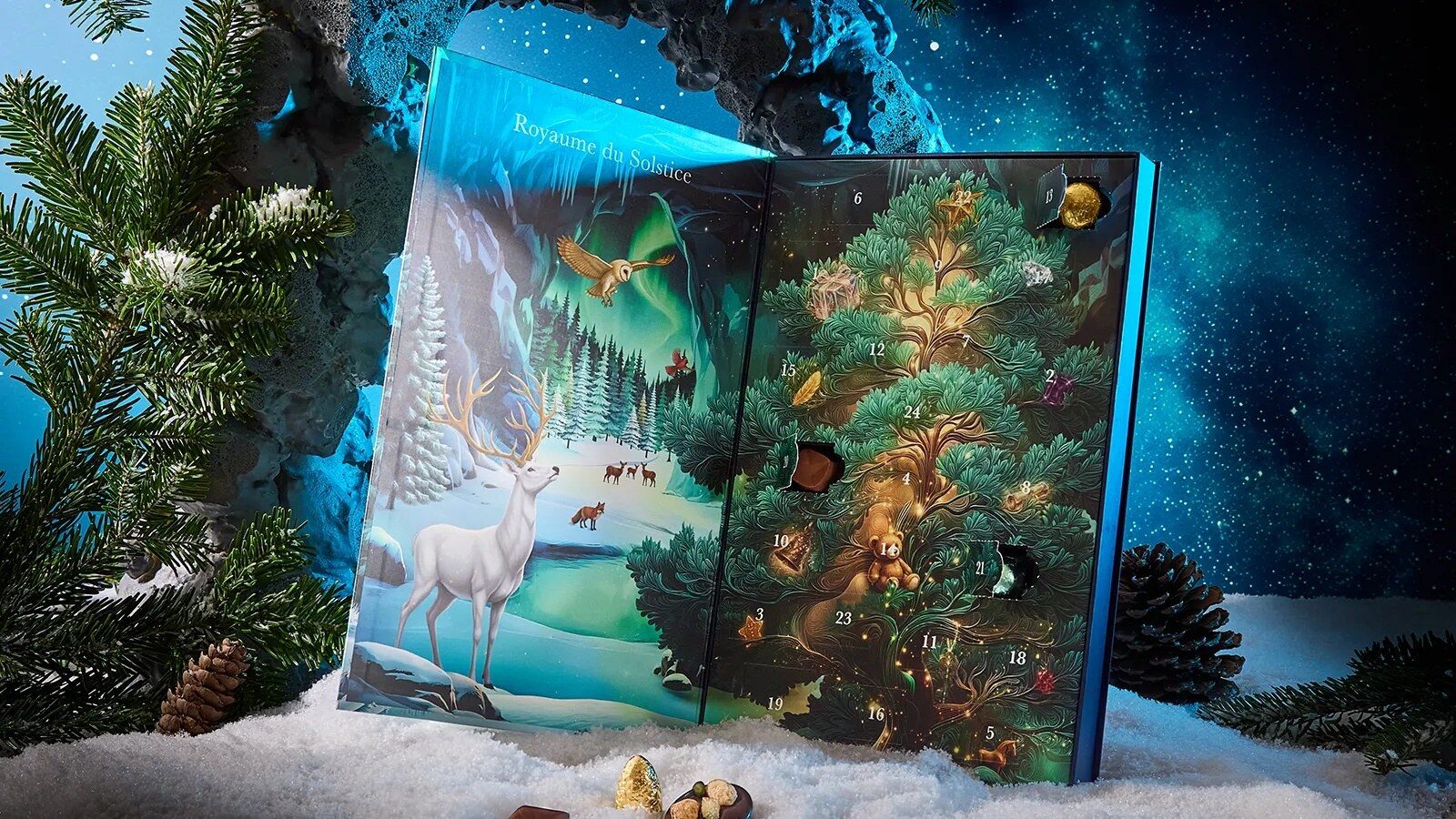 Calendrier de l’Avent Cluizel 2026 ouvert dans la neige, avec son Arbre des Secrets illustré et des chocolats devant