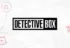 Logo Detective Box sur fond de papier froissé annoté