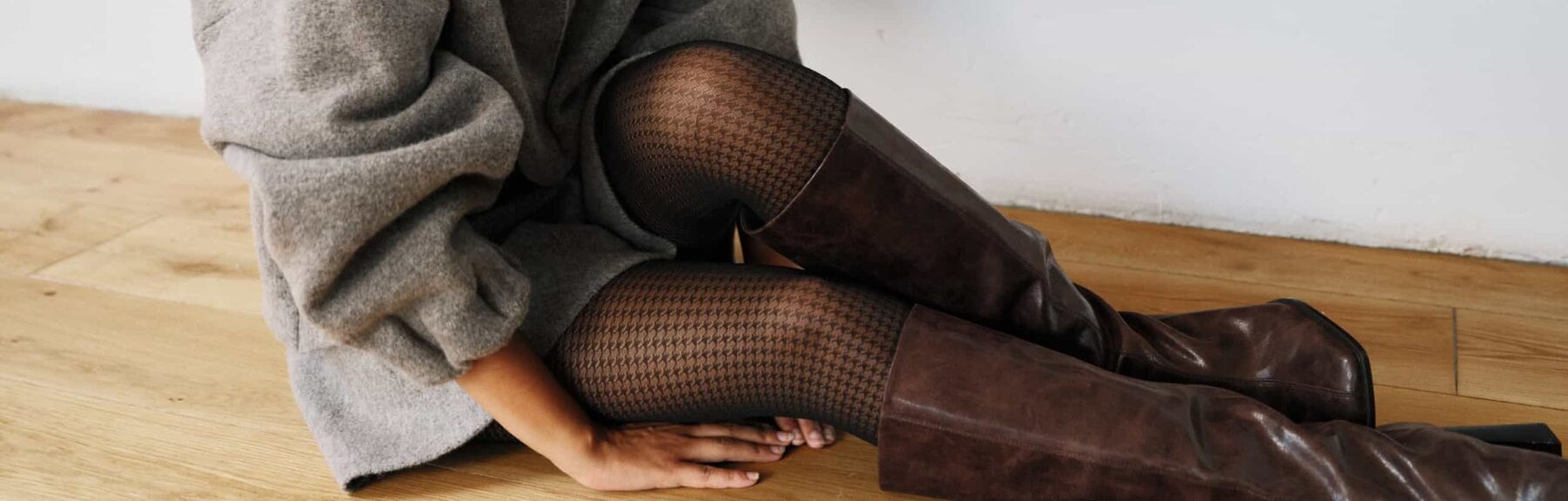 Collants à motifs Gambettes Box portés avec des bottes
